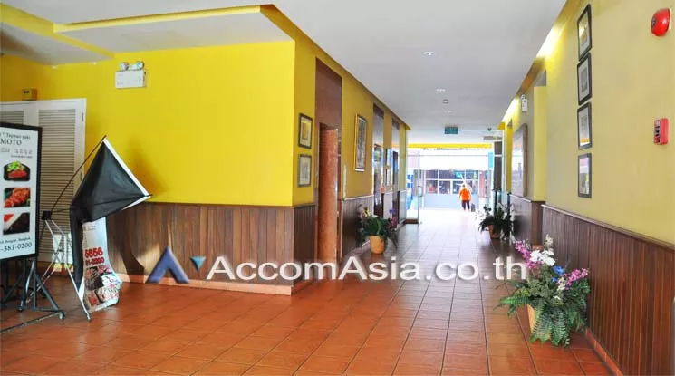 6  Retail / Showroom For Rent in Silom ,Bangkok BTS Sala Daeng at Patpong 1 Building AA11523